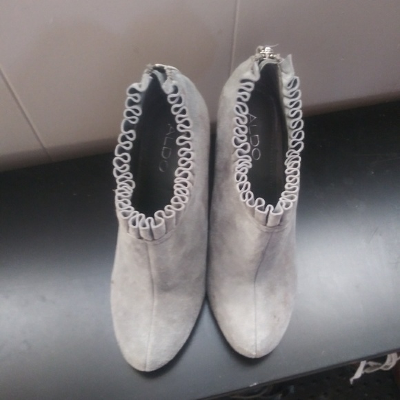 Also Gorgeous grey heels - Picture 2 of 2